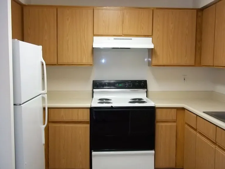 185 - COUNTRY VIEW APARTMENTS — Photo 32