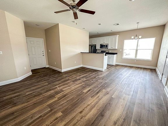 3rd image of 104-106 Vitava Dr