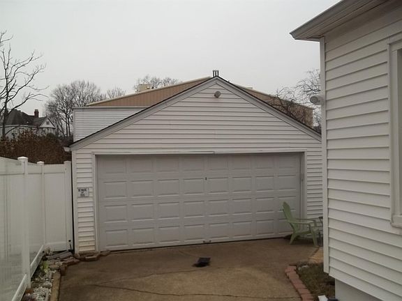 2nd image of 2211 Monroe Ave