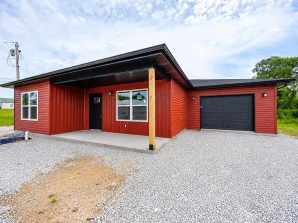 1338 E Bias Ln, Centralia, MO 65240