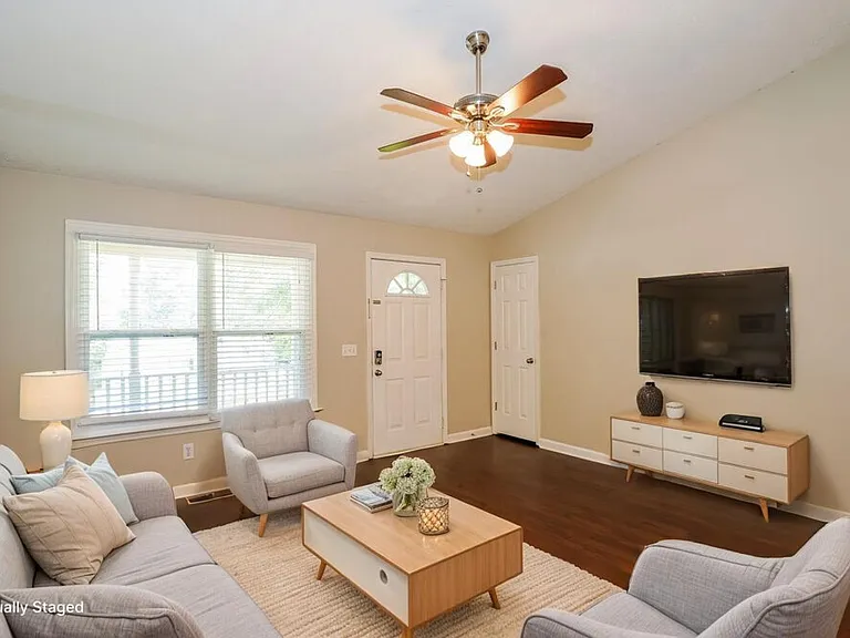 408 Dellwood Dr — Photo 4