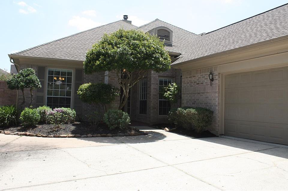 1st image of 2807 N Strathford Ln