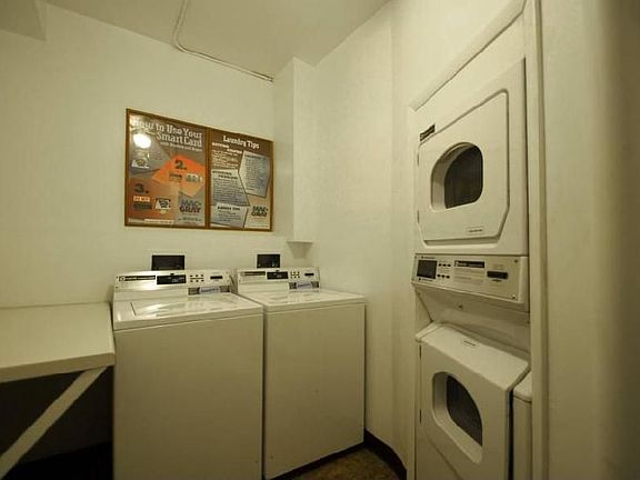 2nd image of 420 W Fullerton Pkwy APT 220