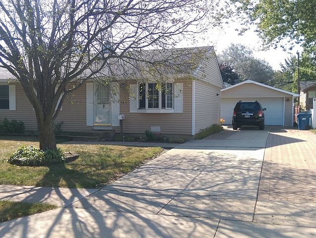 1st image of 283 Marilyn Ave