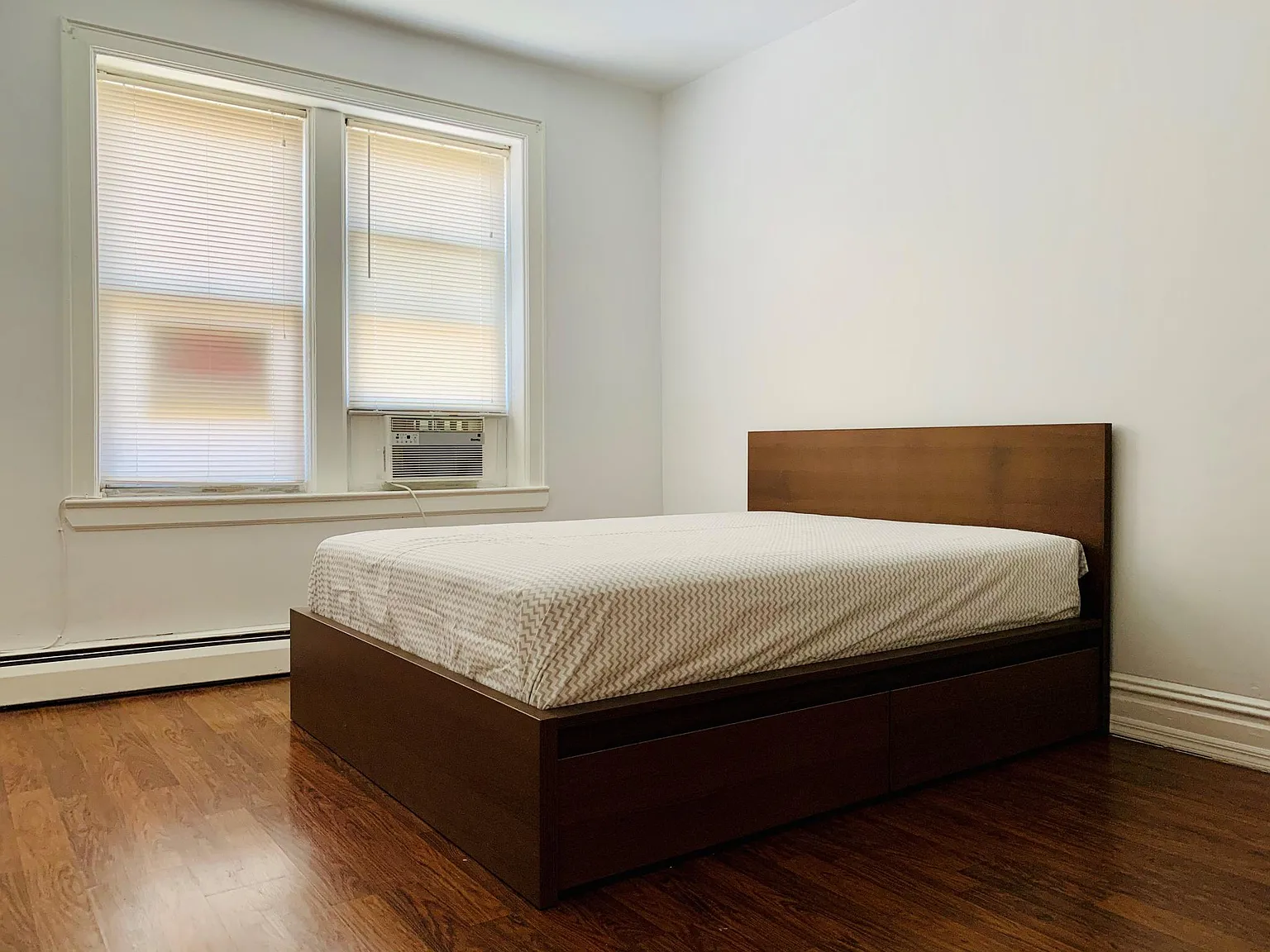 2 bed, 900 sqft, $2,200 — Photo 3