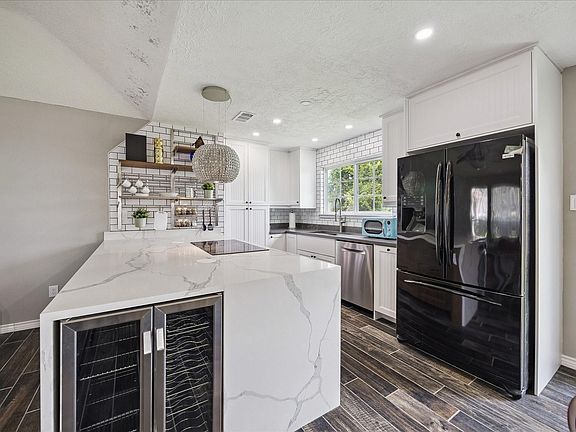 3rd image of 4807 Roserock Ln