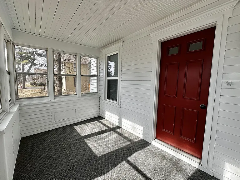1008 Giles St — Photo 5