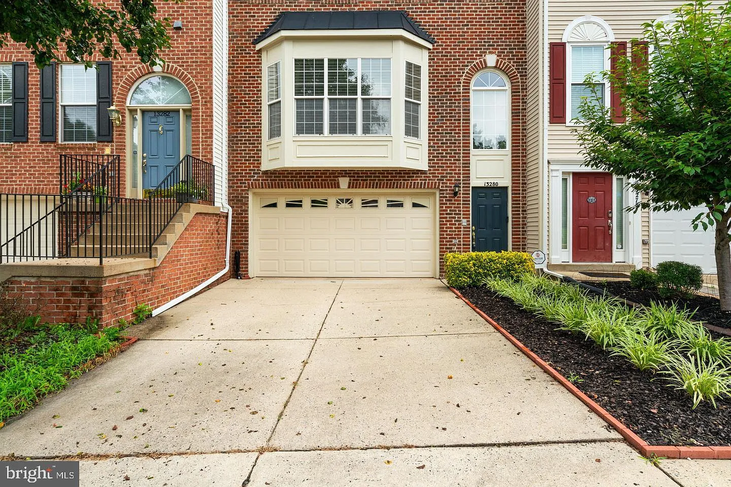 3 bed, 4.0 bath, 2212 sqft, $3,500 — Photo 4
