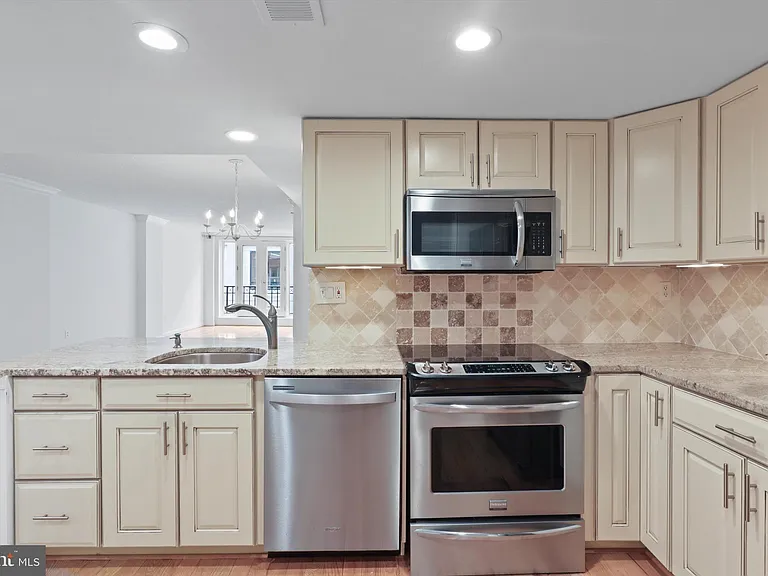 601 Pennsylvania Ave NW #612 — Photo 9