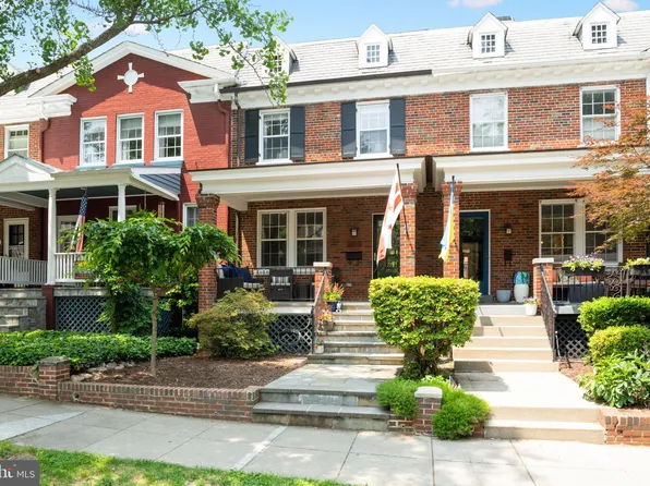 2454 39th Pl NW, Washington, DC 20007