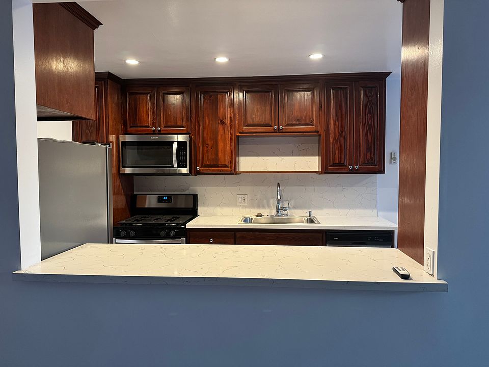 1st image of 735 N Sycamore Ave APT 16