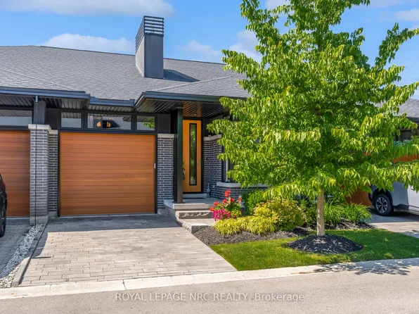 15 Taliesin Trl, Welland, ON L3C 0H5