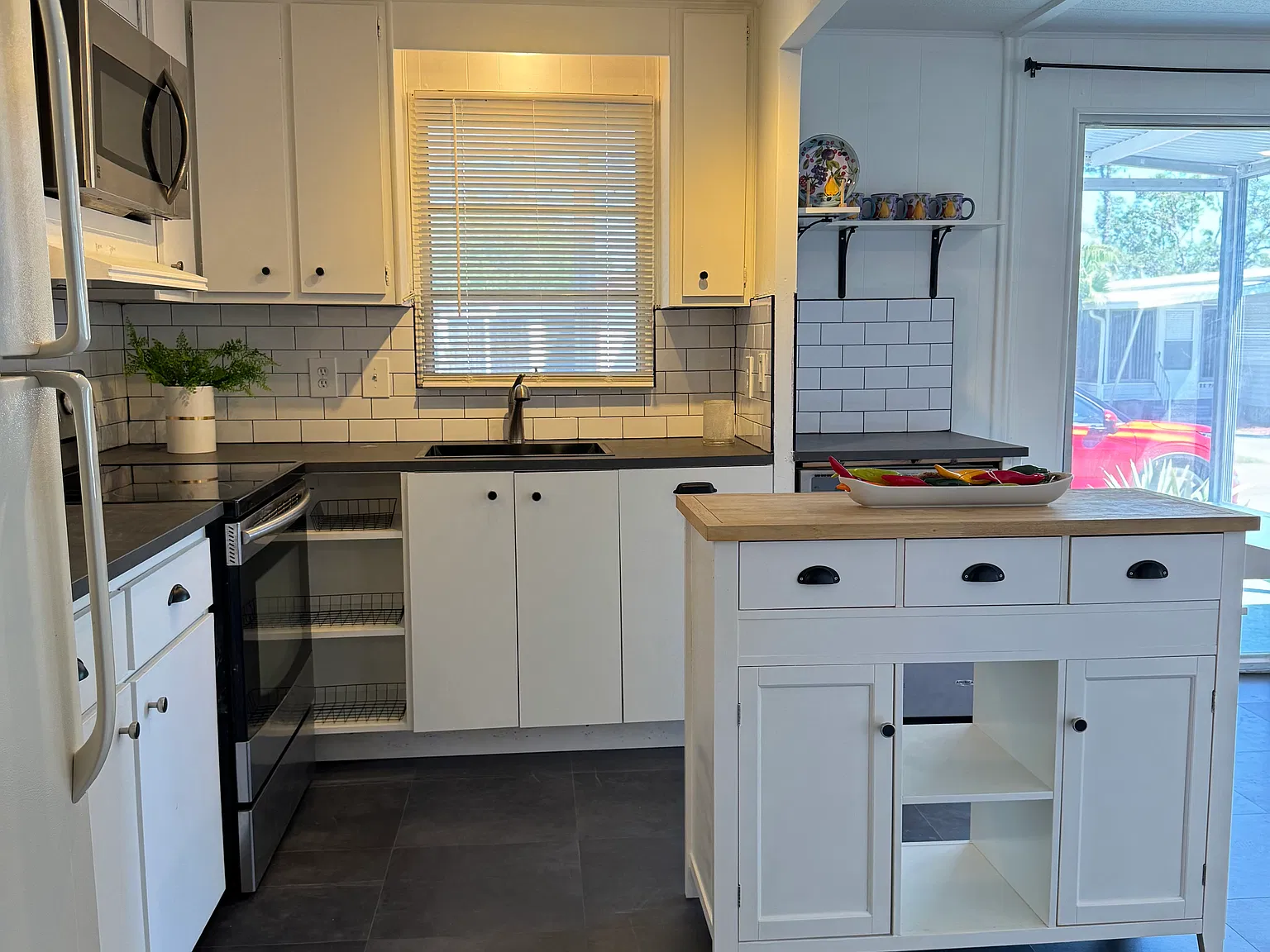 2 bed, 1300 sqft, $1,900 — Photo 2