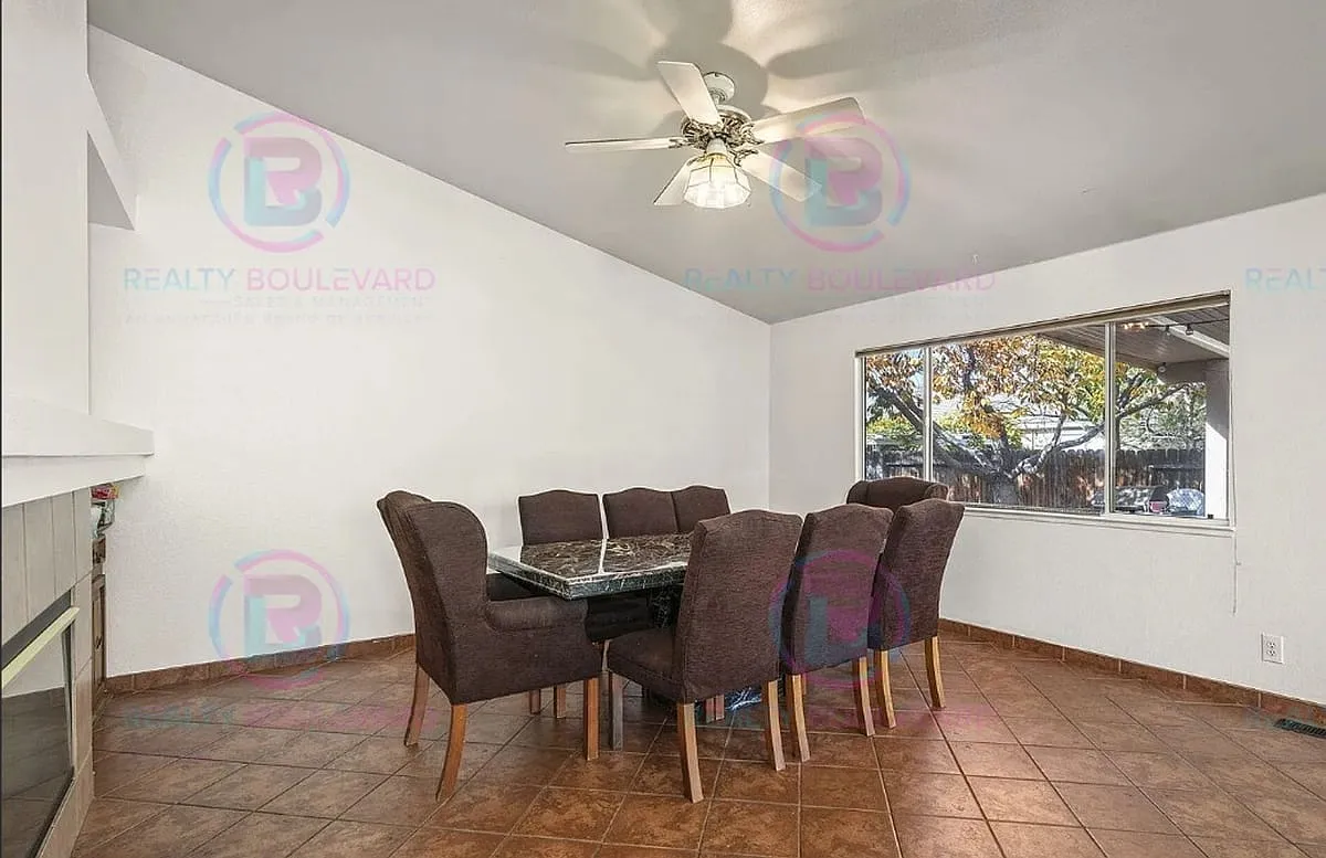 3059 Creekwood Dr - 3059 Creekwood Dr — Photo 1