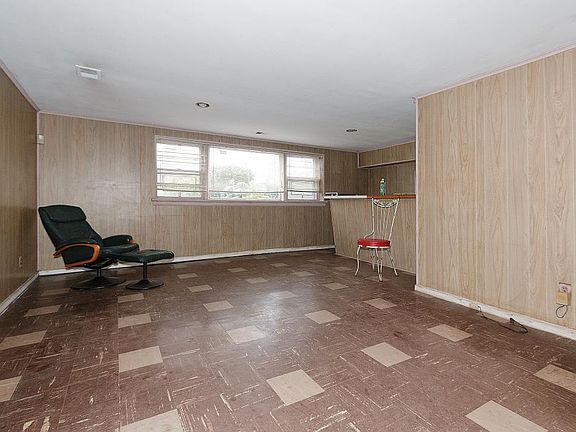 3rd image of 1309 E 105th St