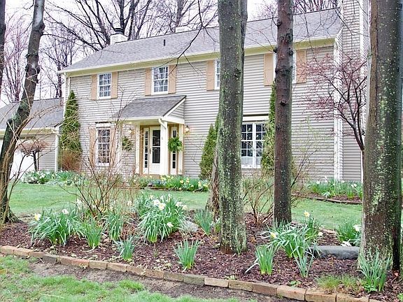 2nd image of 32292 Hickory Ln