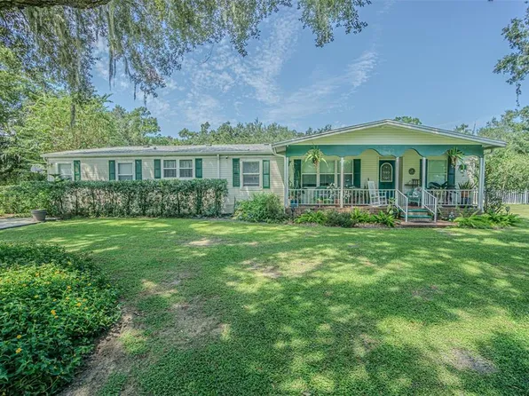 3349 Oakwood Dr, Zephyrhills, FL 33543