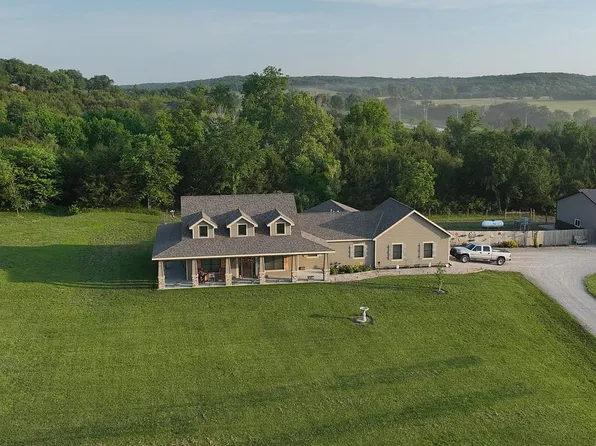 1057 N 900th Rd, Lawrence, KS 66047