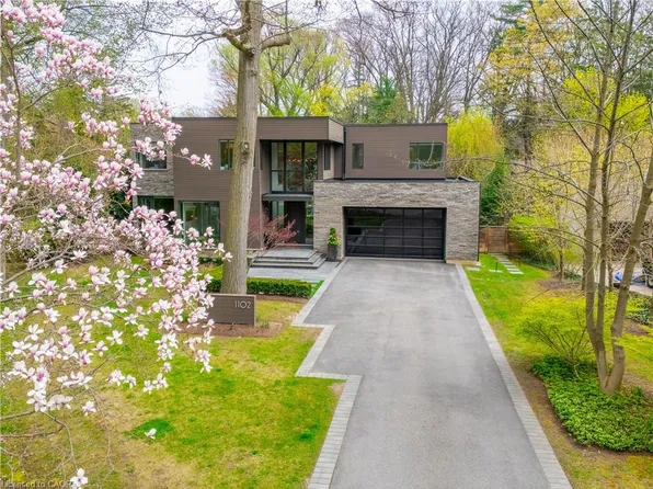 1102 Crestview St, Oakville, ON L6J 2C6