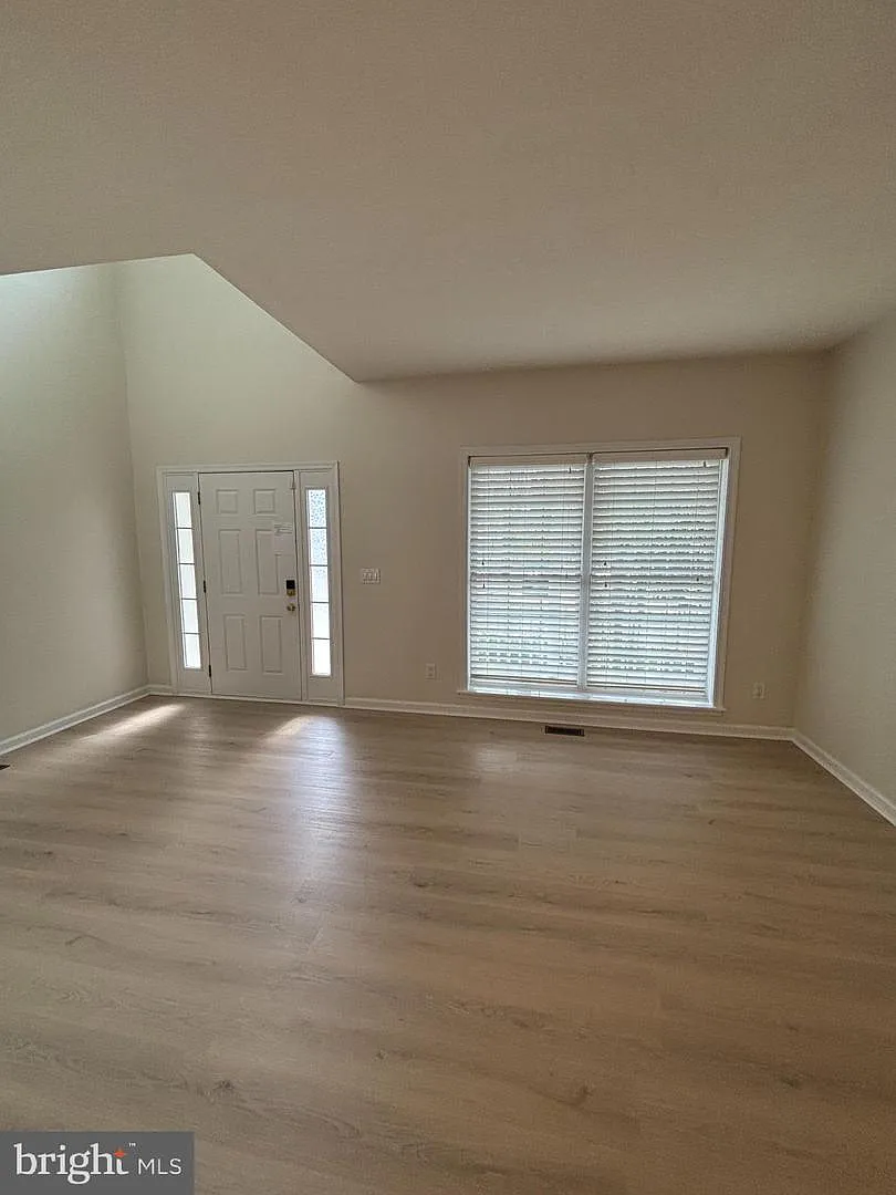 4 bed, 2.5 bath, 2156 sqft, $2,900 — Photo 3