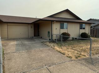 492 38th Pl, Springfield, OR 97478