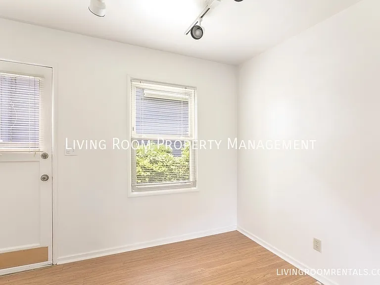1410 N Webster St #2 — Photo 7