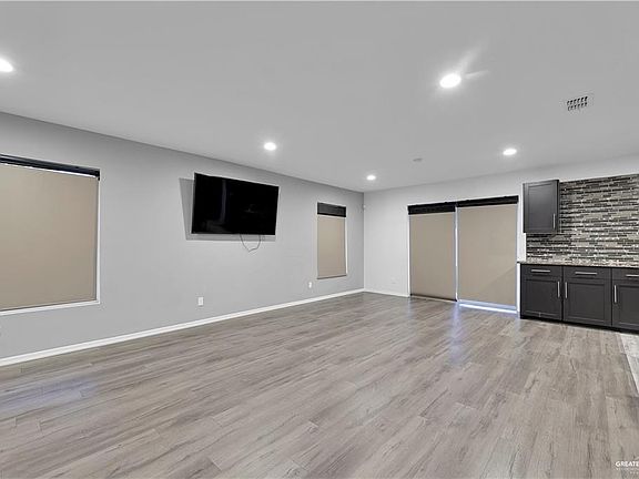 4th image of 1907 School Ln