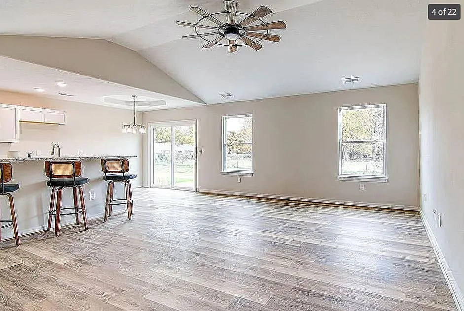 3 bed, 1350 sqft, $1,700 — Photo 4
