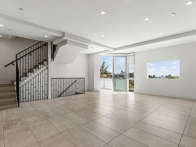 1125 Kings Rd #Penthouse 7 — Photo 5