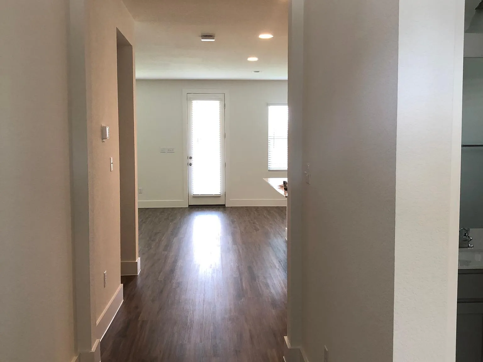 4 bed, 2327 sqft, $2,550 — Photo 3