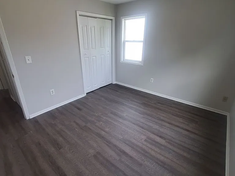 8109-8111 W Villard Ave. (Duplex) — Photo 11