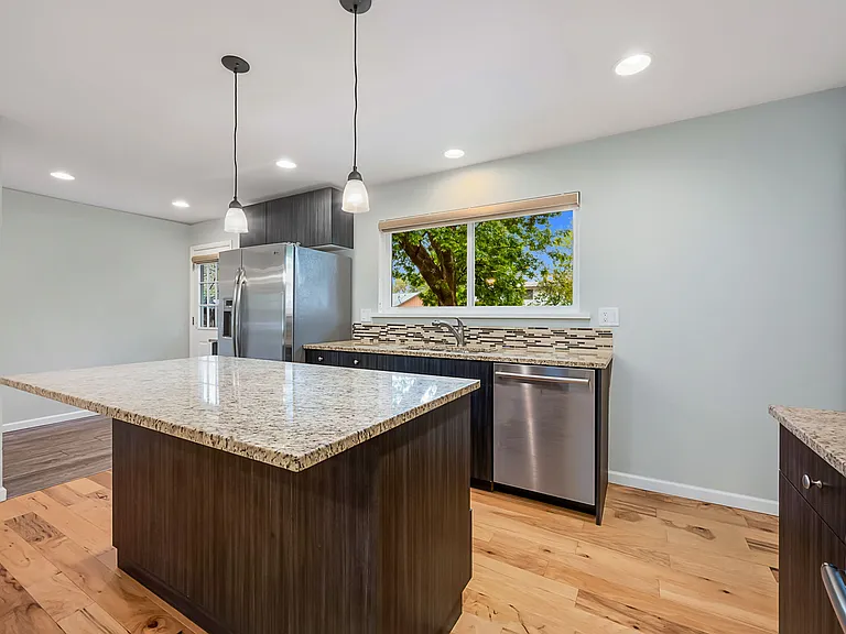 1420 S Pratt Pkwy — Photo 7