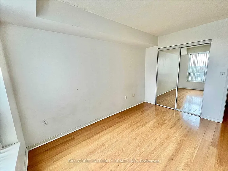 8 Pemberton Ave #709 — Photo 16