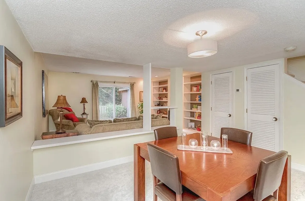 2 bed, 2.5 bath, 1262 sqft, $1,900 — Photo 3