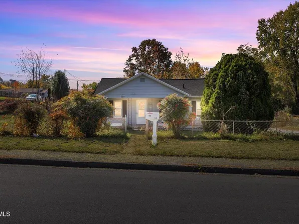 1002 S Broadway St, Johnson City, TN 37601