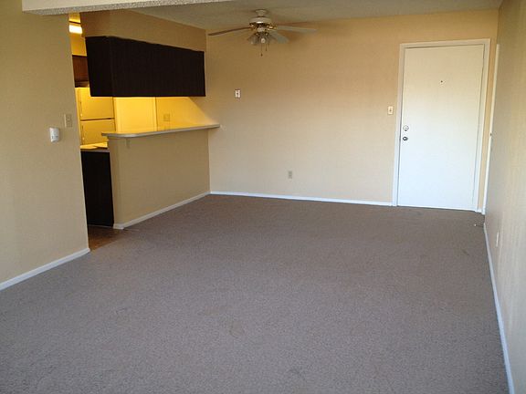 Dining Room with Breakfast Bar
