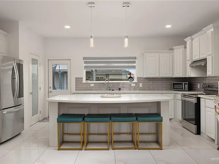 405 Olympic St — Photo 5
