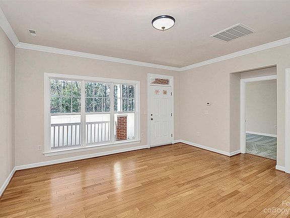 5th image of 336 Sadie Dr