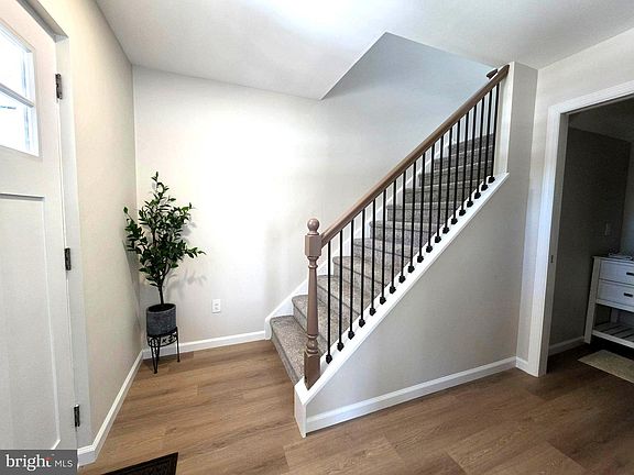 2nd image of 314 Columbia Blvd