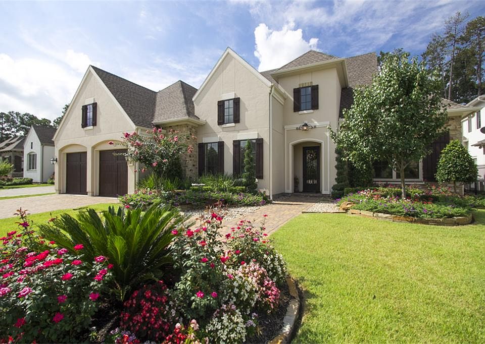 Welcome to 62 Pine Brook Court. Your piece of paradise only moments from Market Street and I-45.