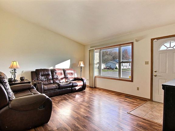 2nd image of 5232 Woodbridge Ave
