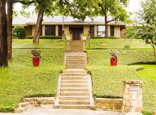 3905 Woodvine Dr, Euless, TX 76040