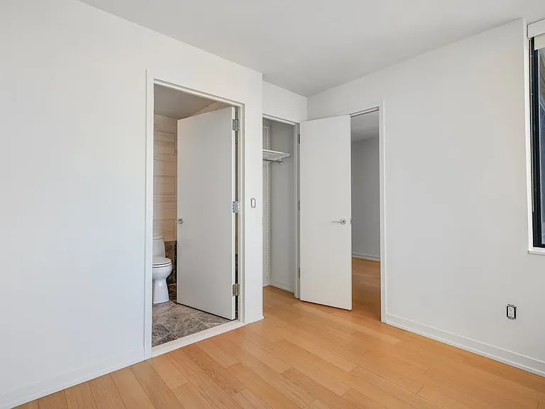 Columbus Cir #S33D — Photo 13