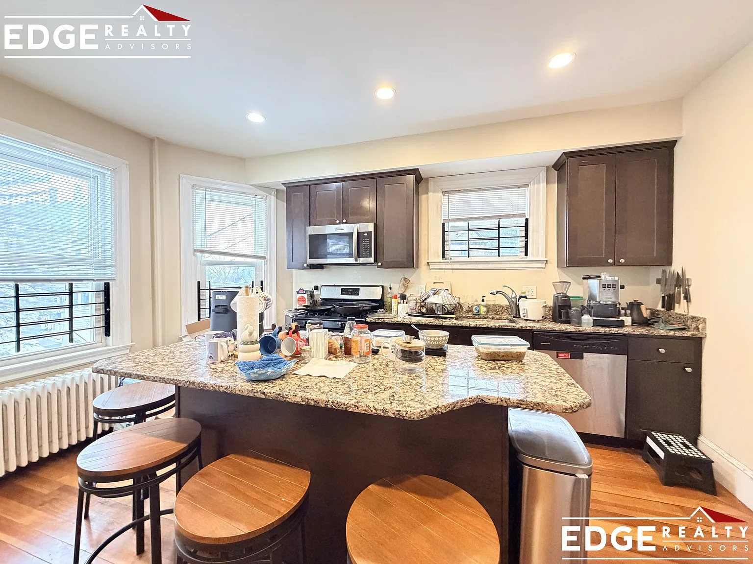 3 bed, 1650 sqft, $3,600 — Photo 2