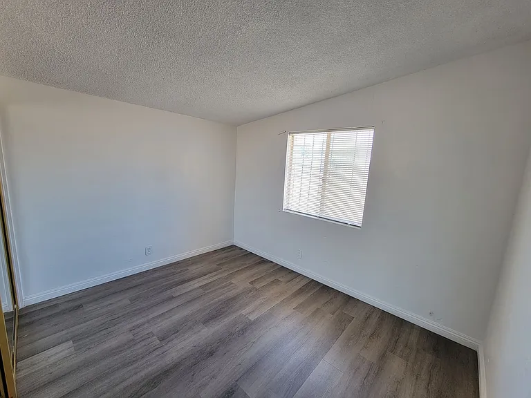 987 J St — Photo 8