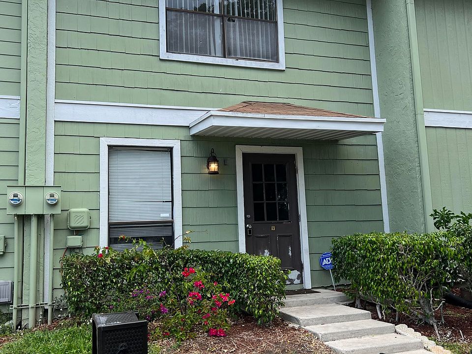 1st image of 833 Hill Dr