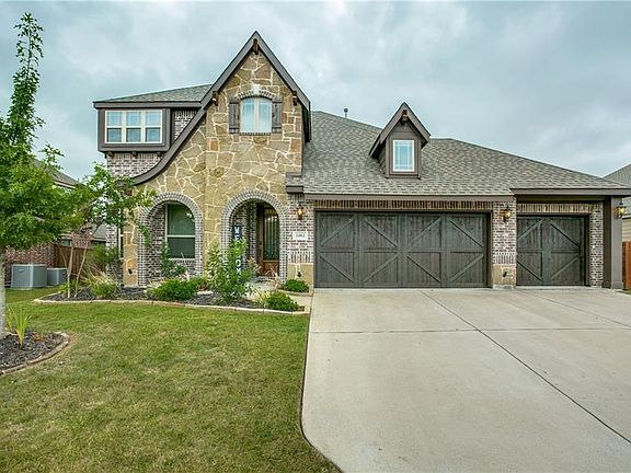 2nd image of 1002 Cambridge Ct