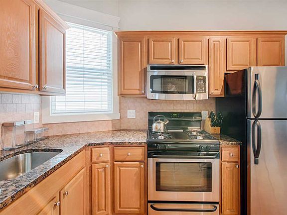 4th image of 364 7th St APT 4