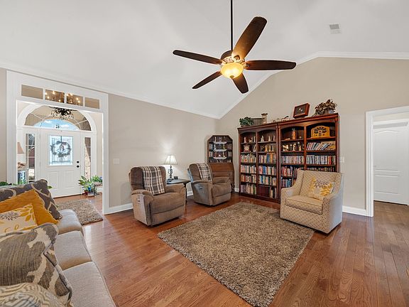 5th image of 495 Favre Cir