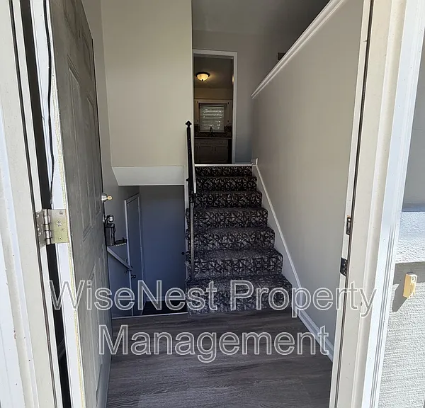 1820 E Cherokee Ln — Photo 3